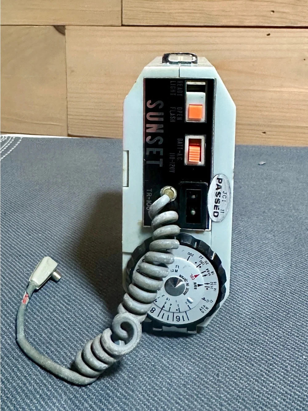 SUNSET Vintage Camera Meter / Flash Unit - Beige with Black Accents